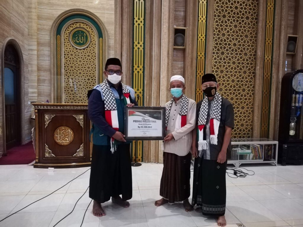 Donasi Kemanusiaan dari Masjid di Surabaya untuk Palestina