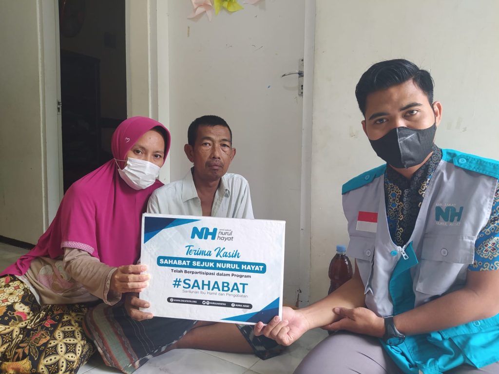 NH Gresik Bantu Biaya Pengobatan Pak Sholihin