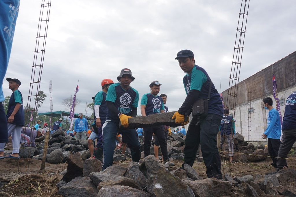 Kerja Bakti Pembangunan Griya Lansia Husnul Khatimah Tahap 2