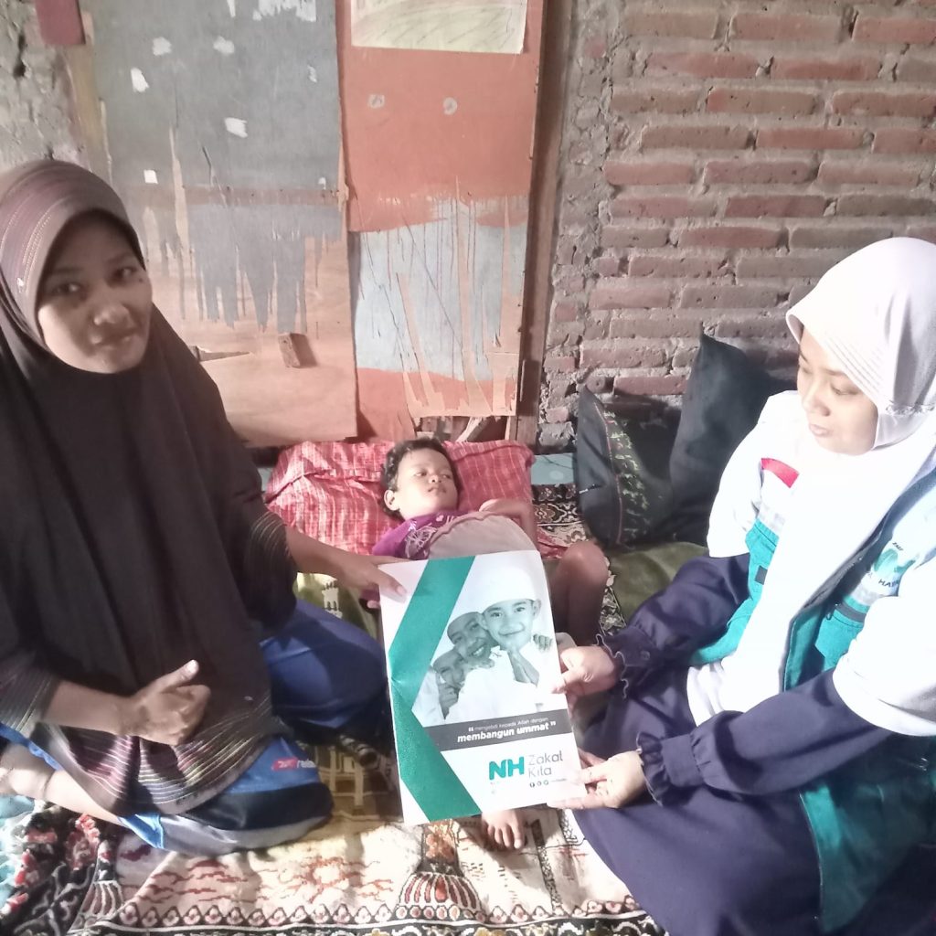 Serah Terima Bantuan Pengobatan untuk Adik Hasna