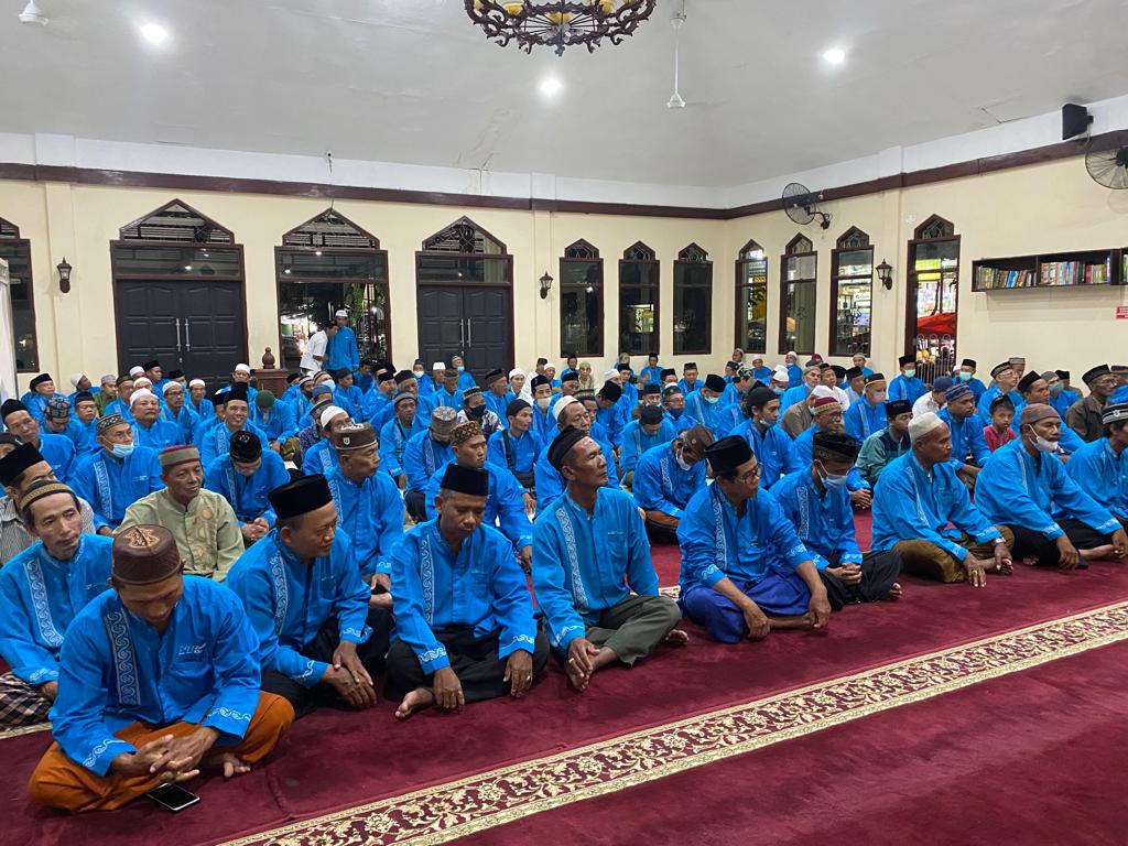 Sedekah untuk Majelis Taklim Abang Becak