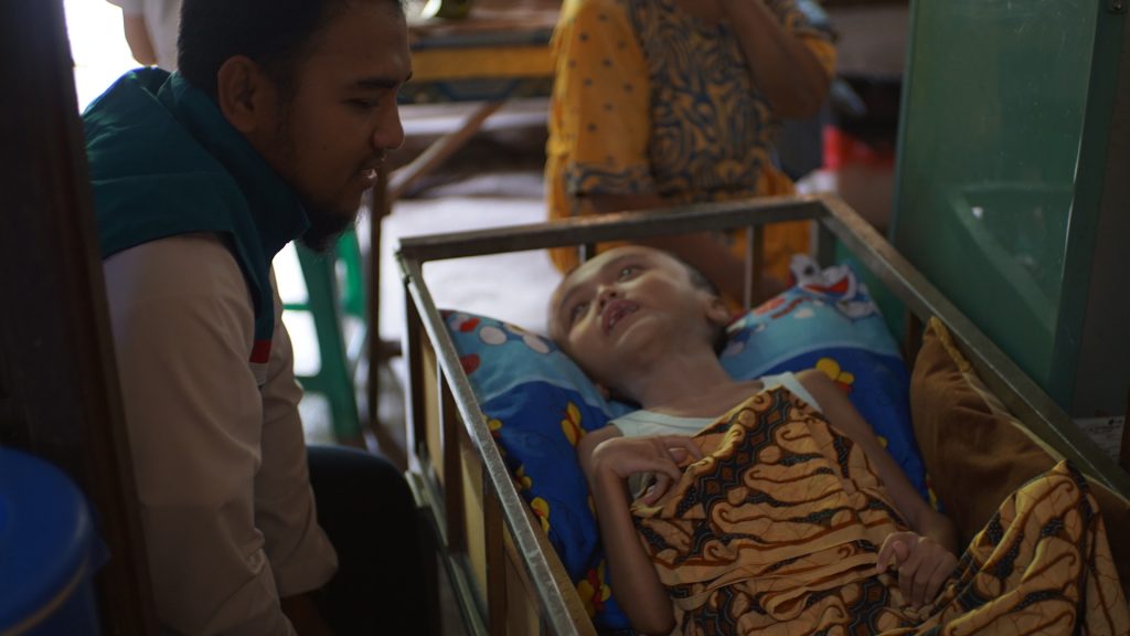 Bantu Azizah Sembuh dari Hidrosefalus