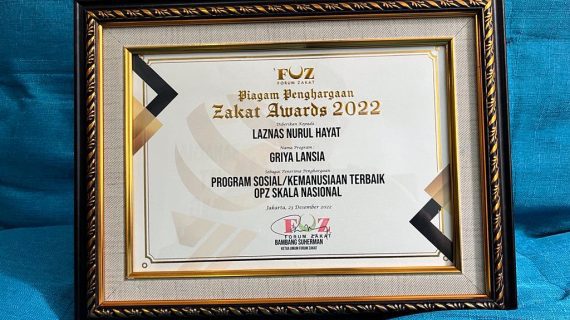 Nurul Hayat Raih Penghargaan: Griya Lansia Sebagai Program Sosial Kemanusiaan Terbaik di Zakat Awards 2022