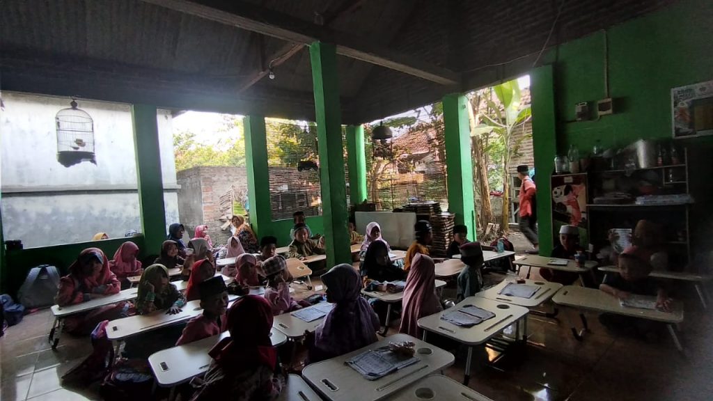 Penyaluran Sarpras untuk TPQ di Sidoarjo