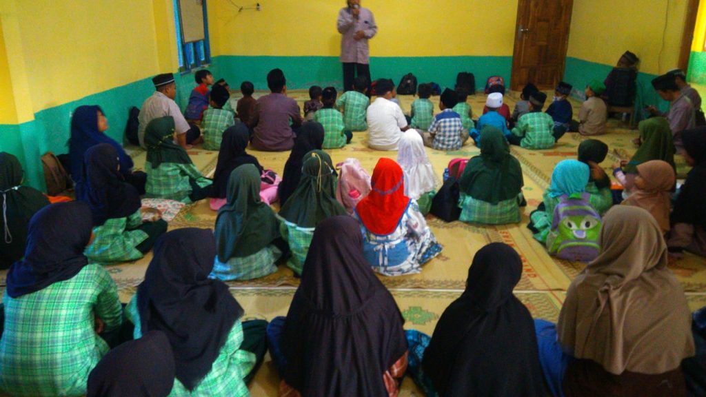 Sedekah Buku untuk TPQ di Pelosok Jogja