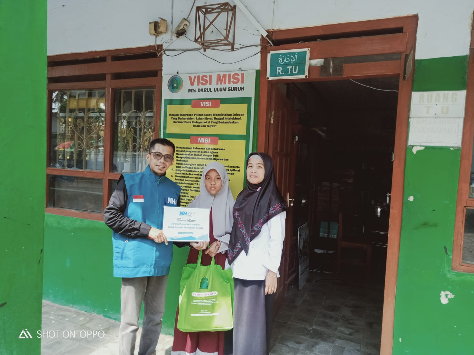Bantu Adik Indri Melanjutkan Sekolah