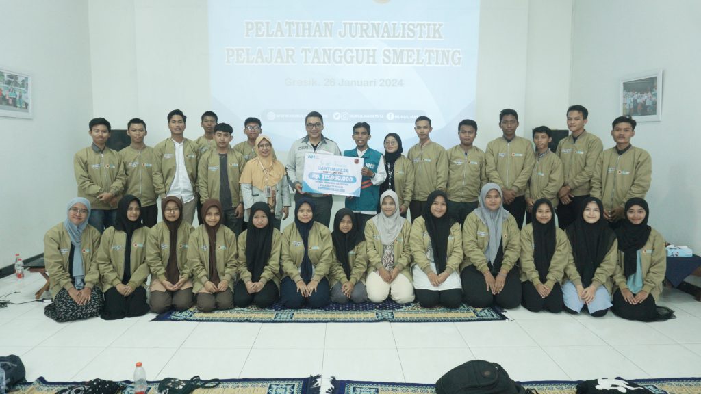 PT Smelting Salurkan CSR untuk Program Beasiswa Pelajar Tangguh