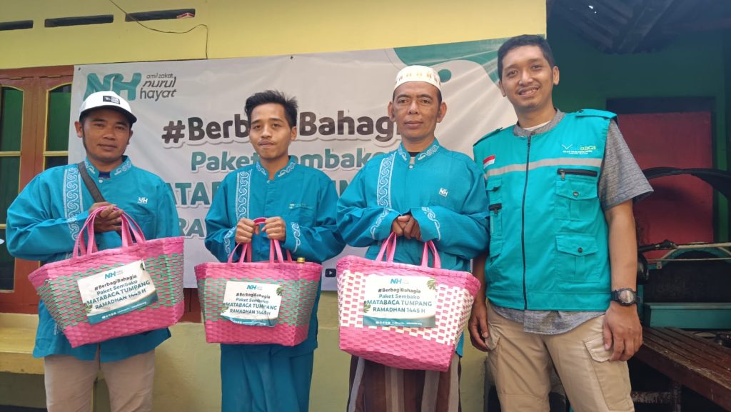 Paket Sembako untuk Abang Becak Tumpang
