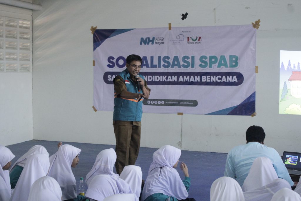 LAZNAS Nurul Hayat Gelar Sosialisasi SPAB di SMP Khairunnas Madura