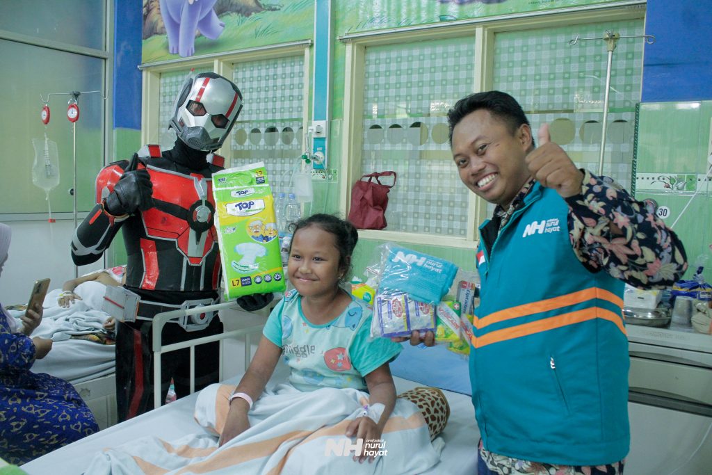 Berbagi Bahagia Bersama Pasien Anak Kanker di RS Dr. Soetomo