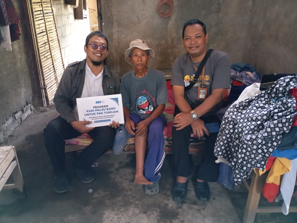 Kaki Palsu untuk Pak Tumijan