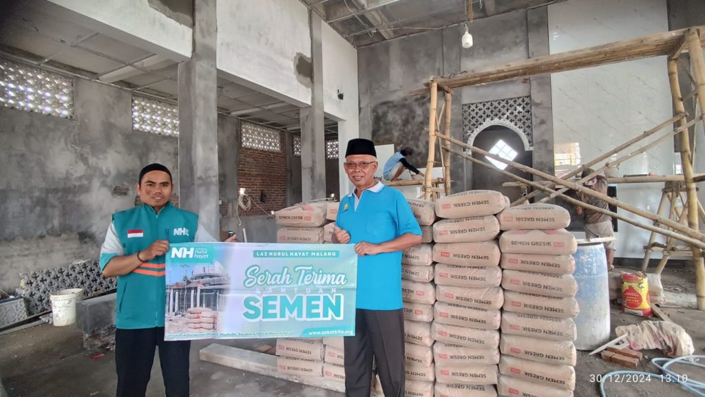 Penyaluran Sedekah Semen untuk Musholla Baitul Muttaqin