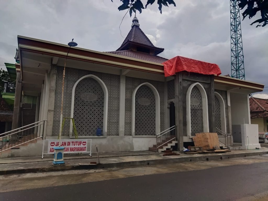 Gotong Royong Bangun Kembali Masjid Al Muwahidin