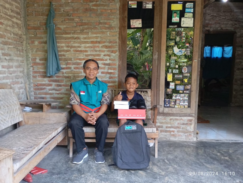 Patungan Membeli Tas, Sepatu dan Alat Sekolah untuk Yatim dan Dhuafa