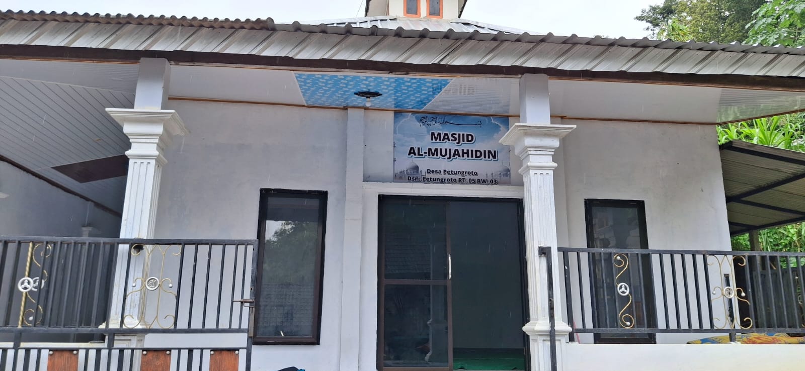 Penyaluran Semen untuk Pembangunan Tempat Wudhu