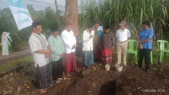 Peletakan Batu Pertama Gedung TPQ dan Serbaguna Desa Suwaru